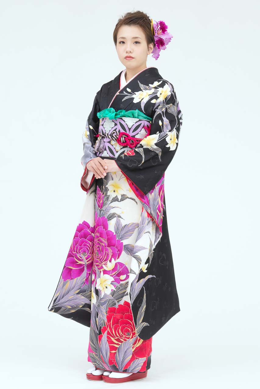 黒地に大輪薔薇