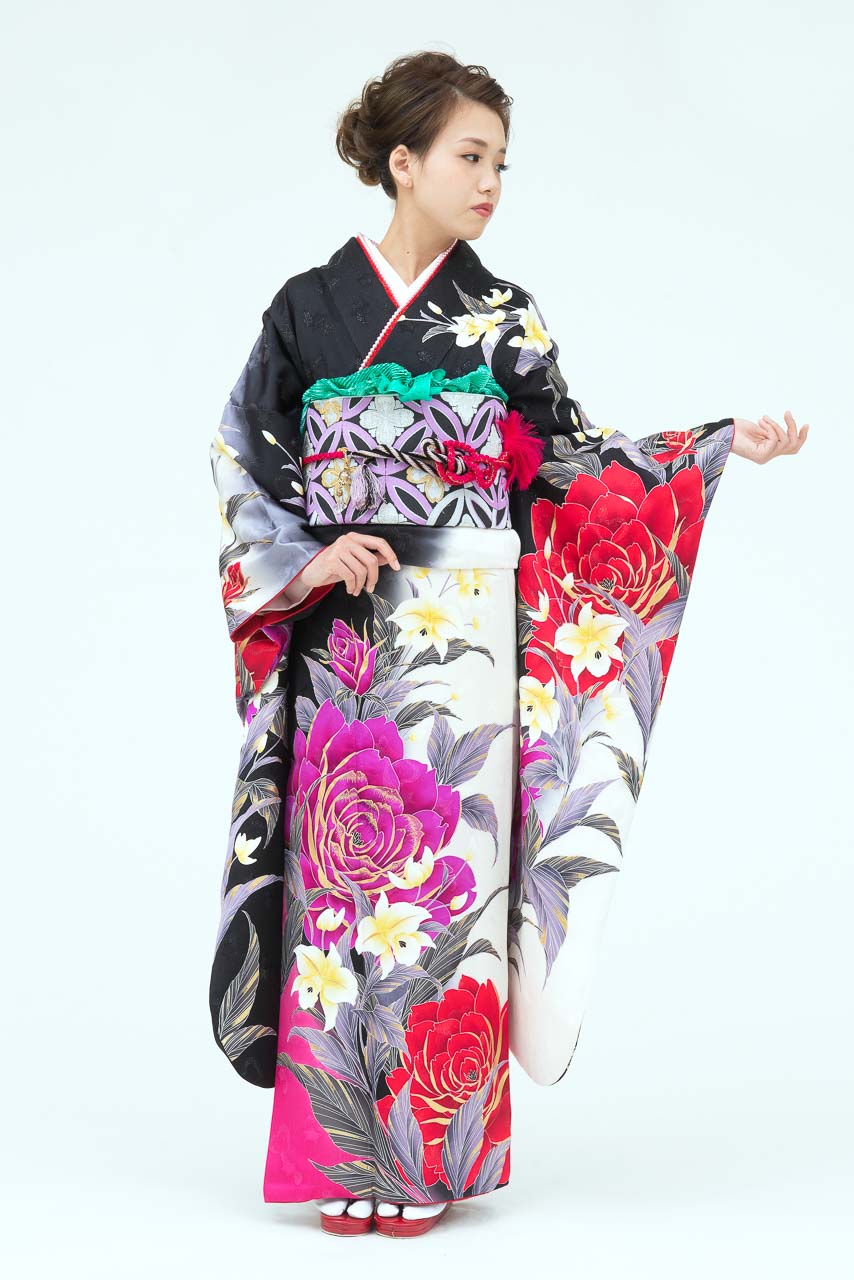 黒地に大輪薔薇