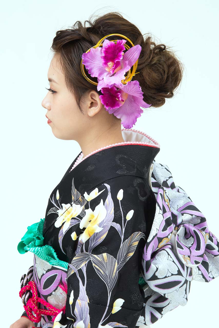 黒地に大輪薔薇