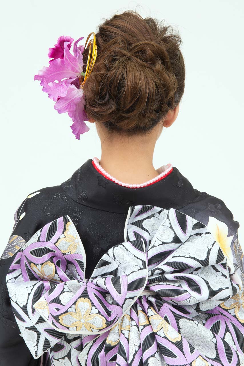 黒地に大輪薔薇