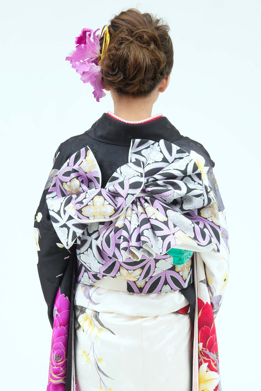 黒地に大輪薔薇