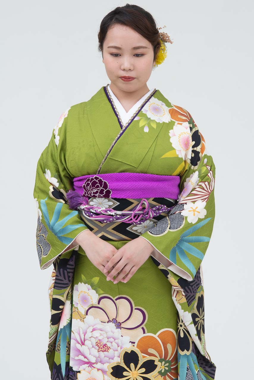 オリーブグリーンに桜大柄