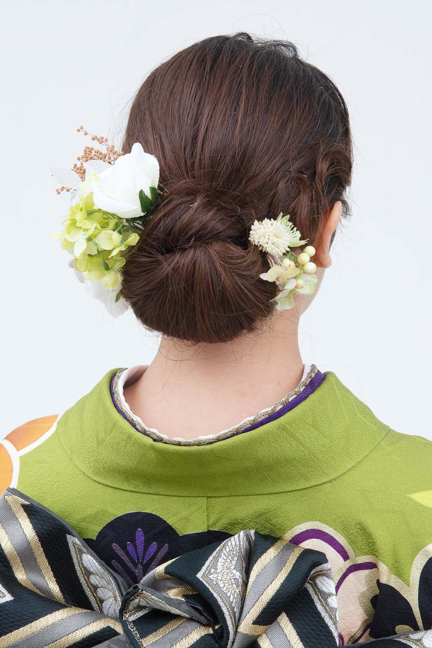 オリーブグリーンに桜大柄