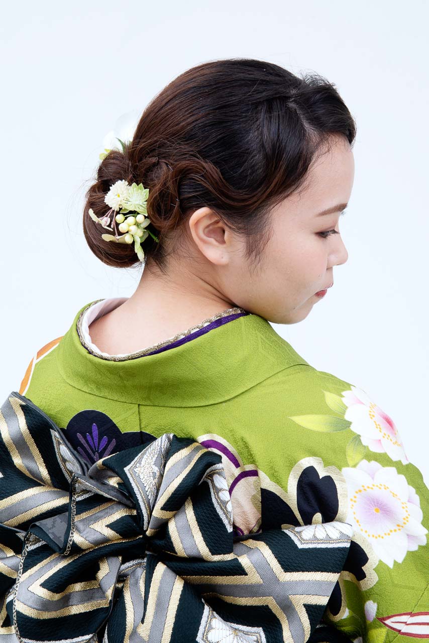 オリーブグリーンに桜大柄