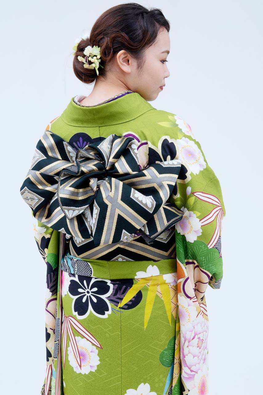 オリーブグリーンに桜大柄