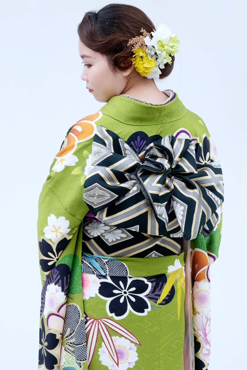 オリーブグリーンに桜大柄