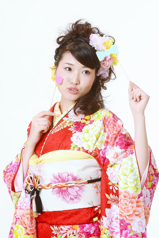 ラメ入り赤地藤牡丹