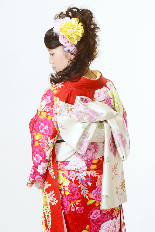 ラメ入り赤地藤牡丹