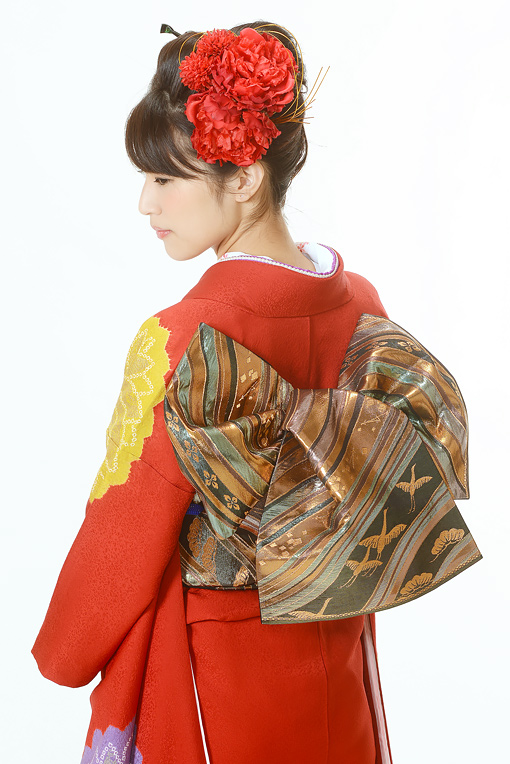 赤地裾絞り染め