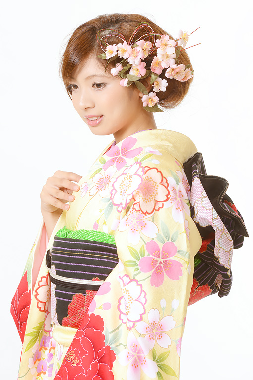 クリーム地赤牡丹