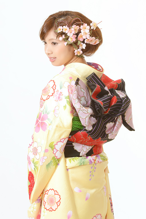 クリーム地赤牡丹