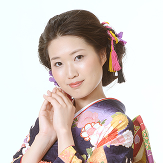 Make メイクの強弱を調整して清楚な印象に