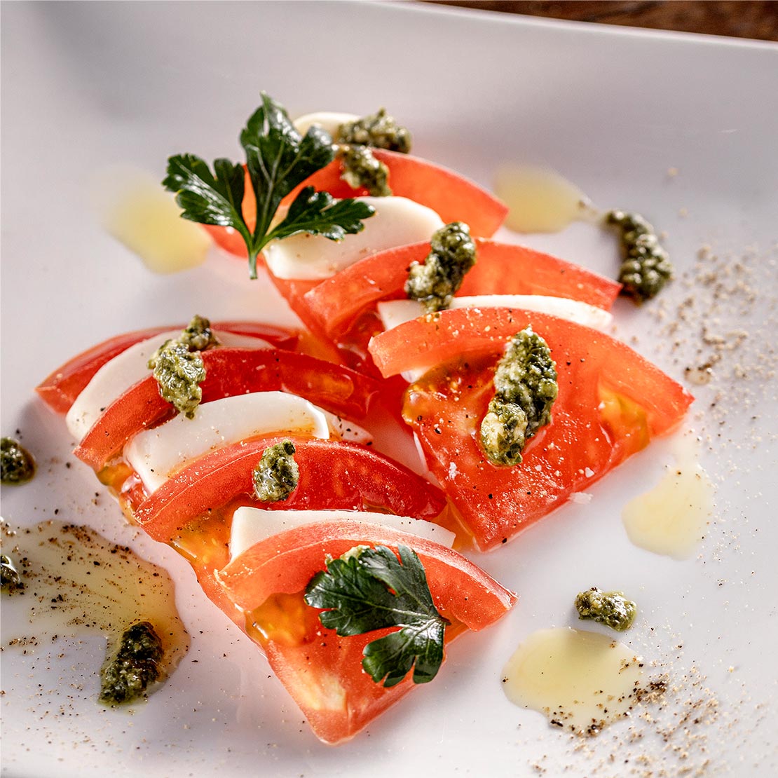 トマトのマリネとモッツァレラのカプレーゼ