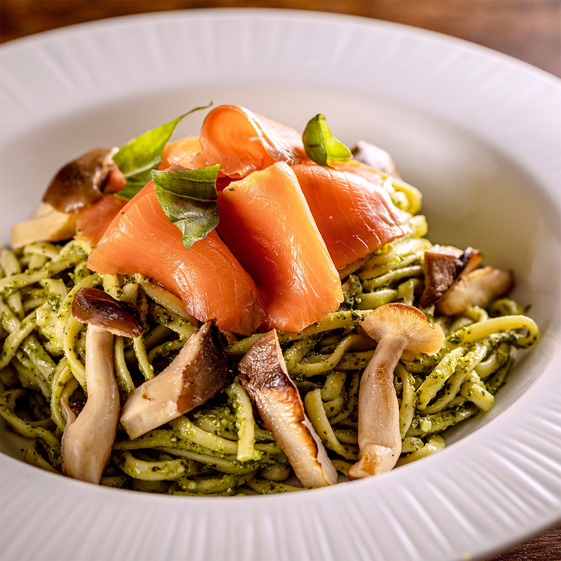 サーモンとキノコのジェノベーゼ