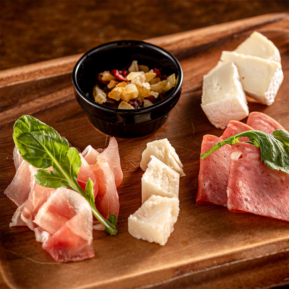 チーズ・生ハム・ドライフルーツ盛り合わせ