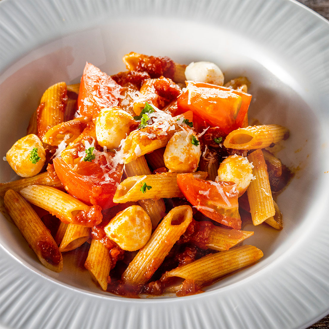 フレッシュトマトとモッツァレラチーズのペンネ